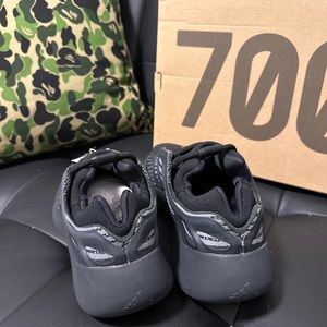Yeezy 700 V3